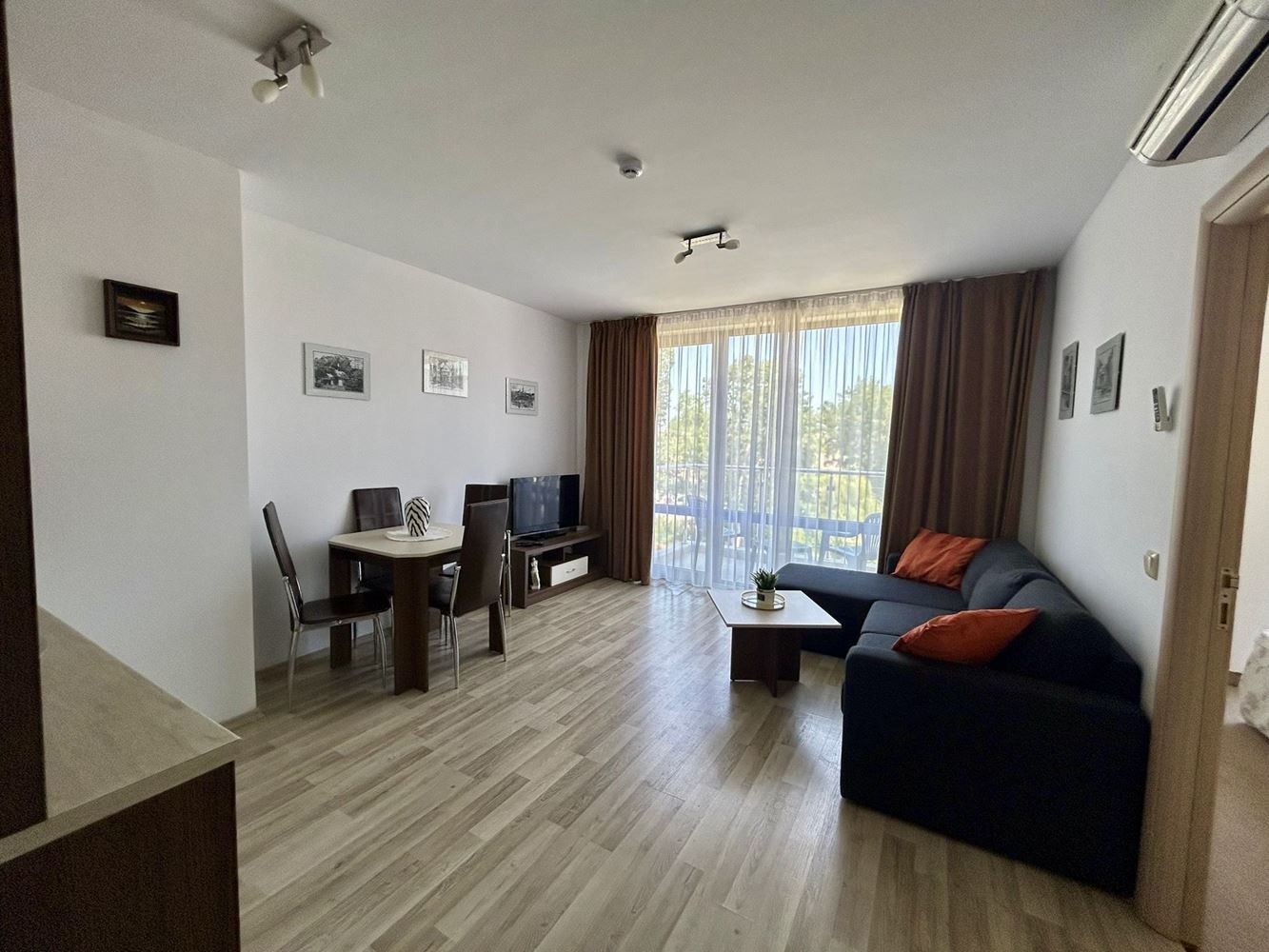 Útulný apartmán s jednou ložnicí na Slunečném pobřeží – ideální nemovitost pro bydlení, dovolenou i bezpečnou investici