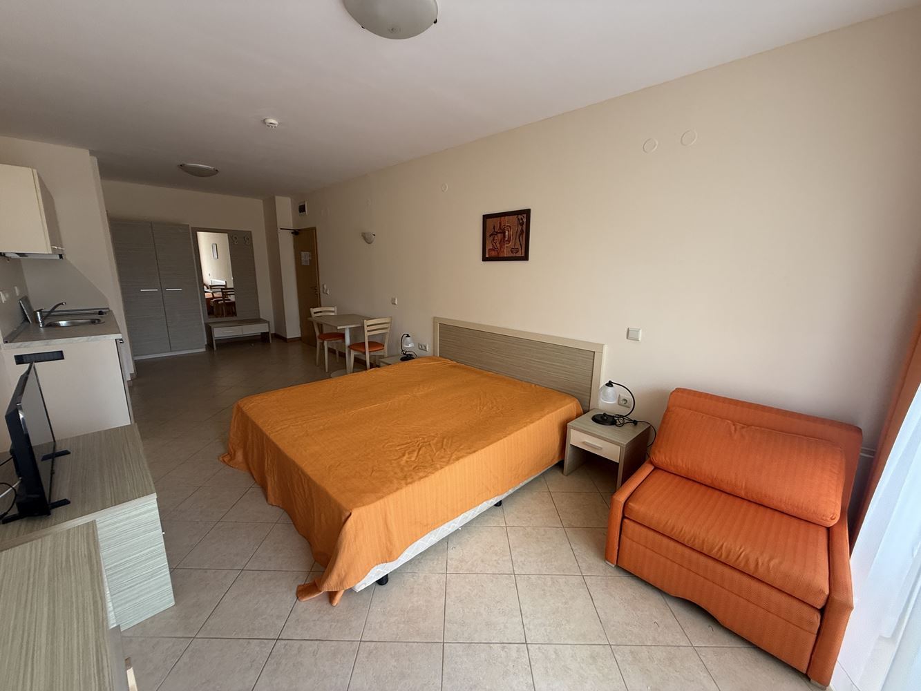 Prostor, pohodlí a výborná poloha – studio v srdci Slunečného pobřeží