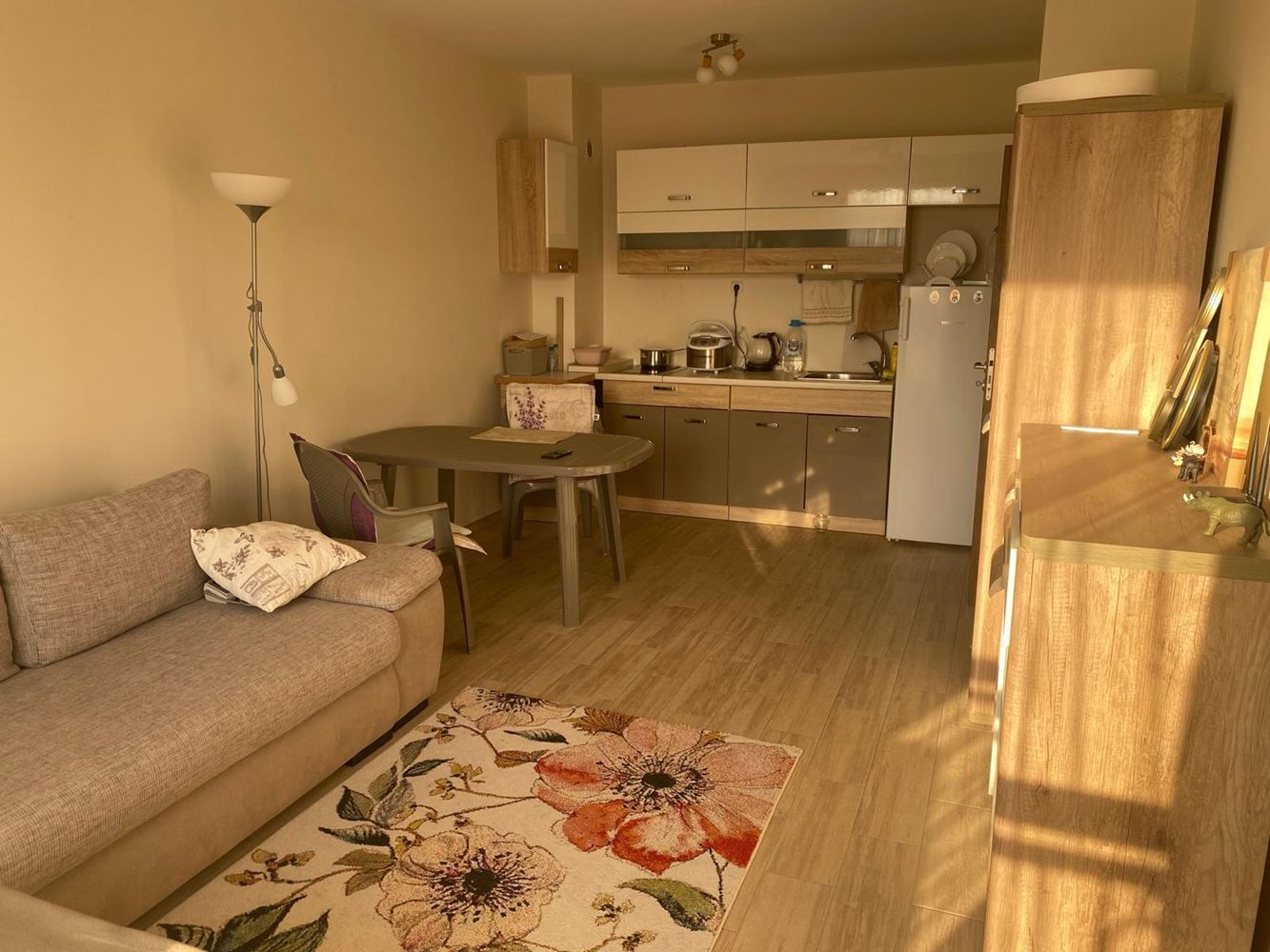 Krásný apartmán s jednou ložnicí v Ravdě s bazény a výborným vybavením – ideální pro dovolenou i investici