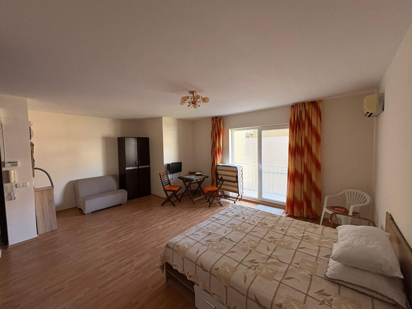 Prostorné studio v srdci Starého města Pomorie – jen pár kroků od moře