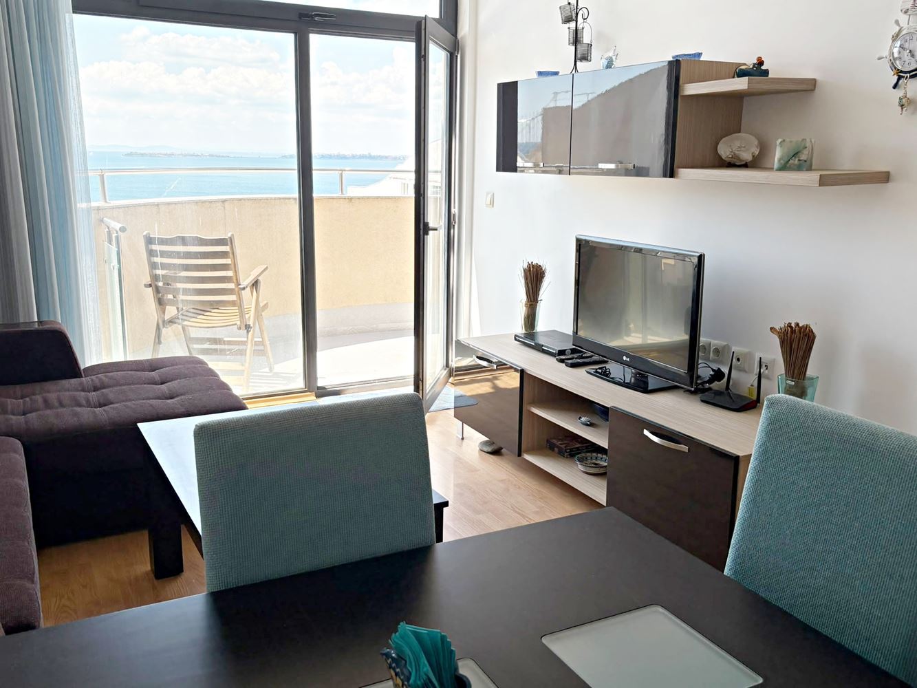 Luxusní apartmán s jednou ložnicí s panoramatickým výhledem na moře v první linii ve Sveti Vlas