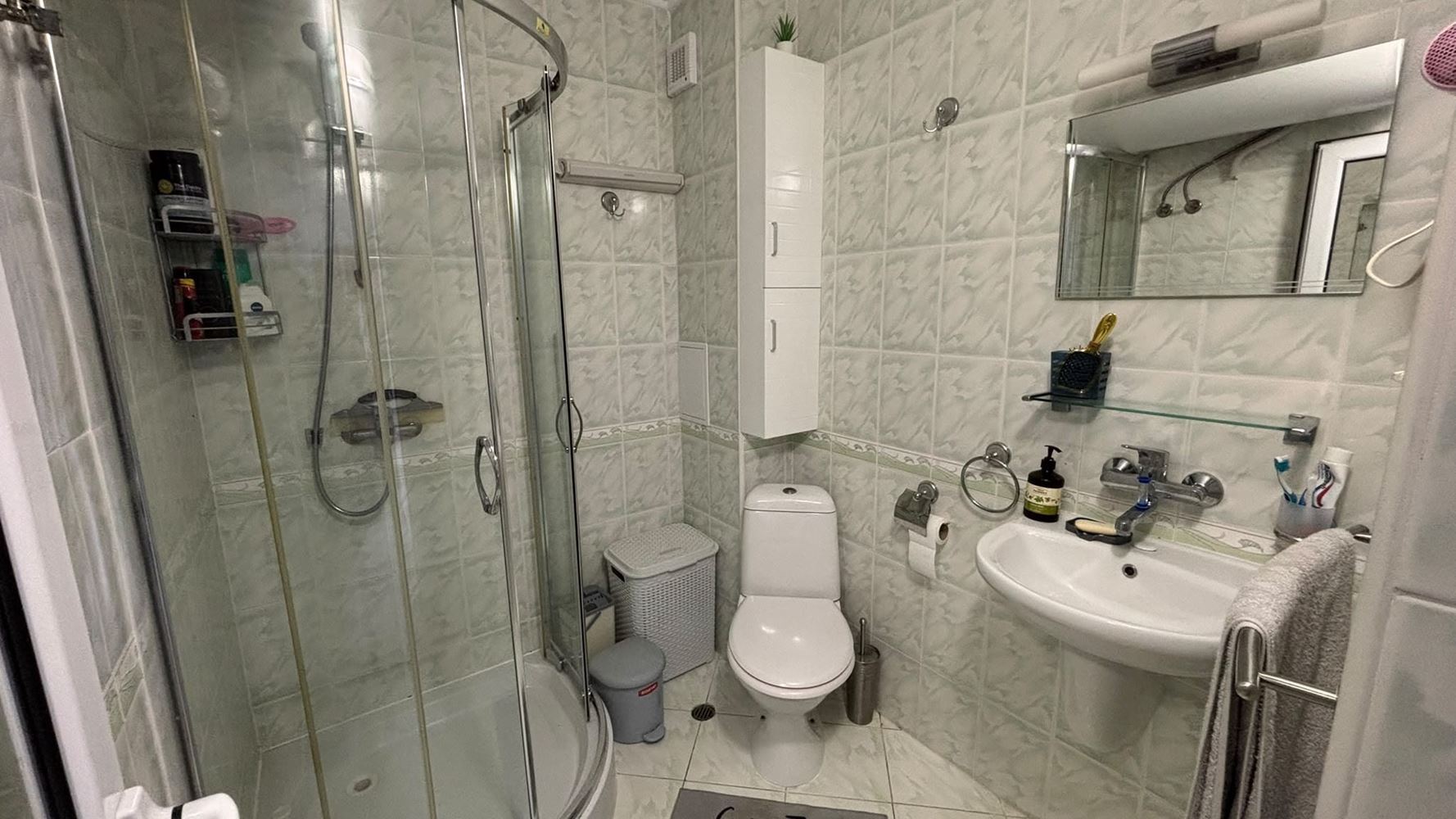 Apartmán s jednou ložnicí s výhledem na moře ve Sveti Vlas – bez poplatku za údržbu, s parkováním, připravený k nastěhování