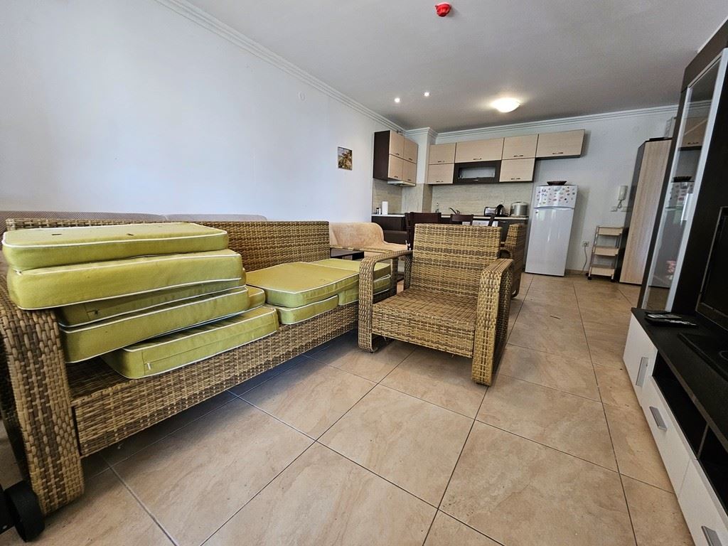 Luxus na první linii – stylový byt s verandou, soukromou zahradou a výhledem na moře ve Sveti Vlas