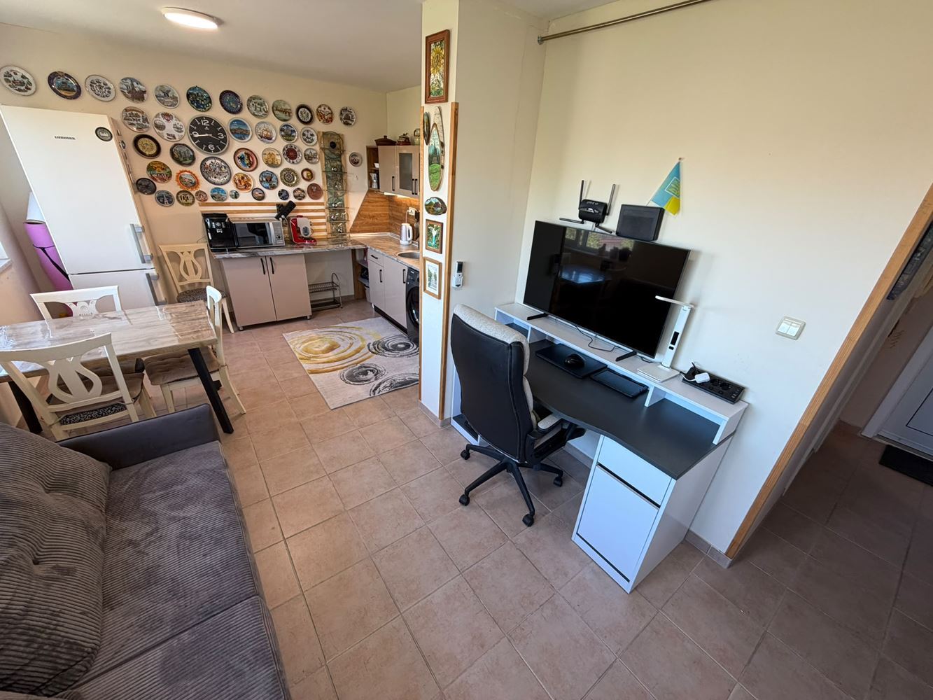 Plně zařízený dvoupokojový apartmán v Slunečním pobřeží s výbornou infrastrukturou a bezpečností