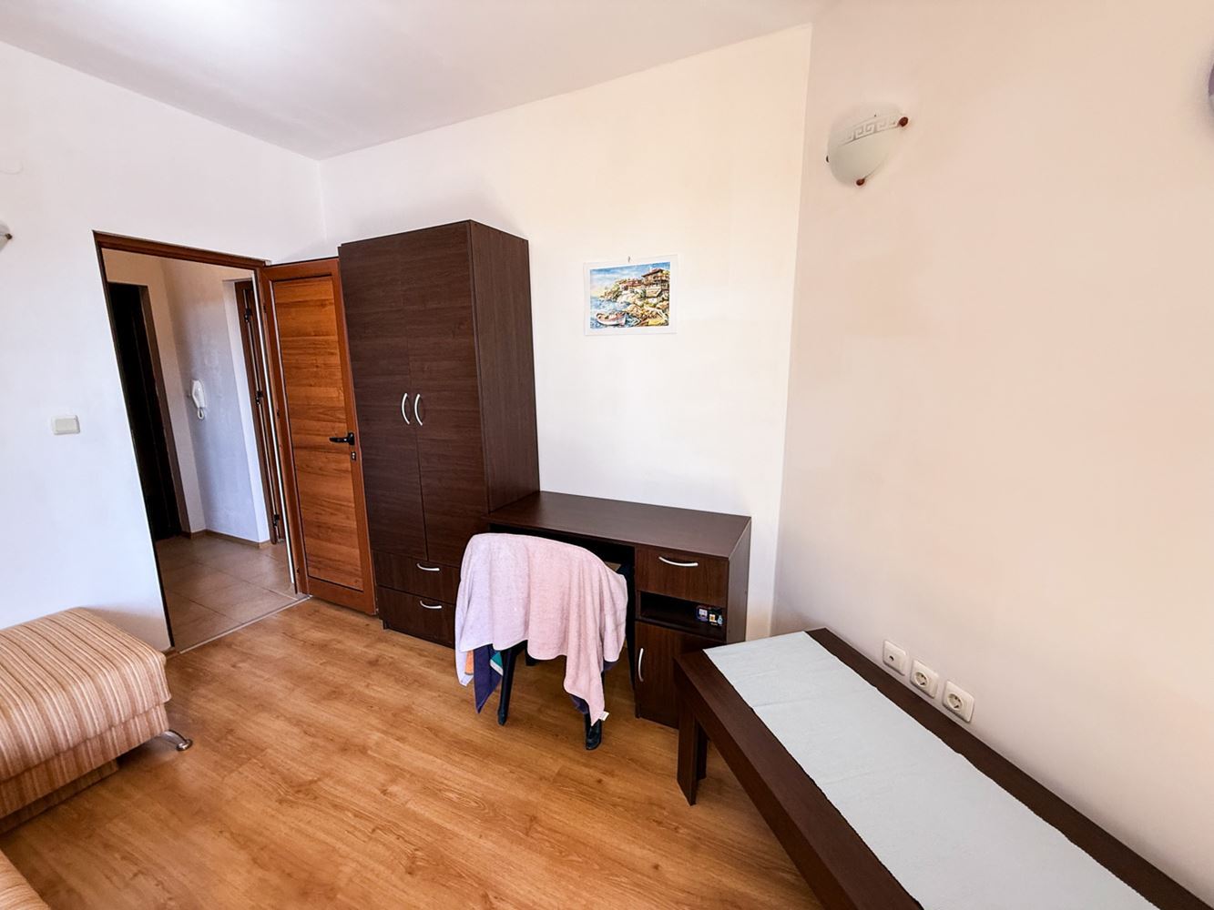 Sluneční pobřeží: útulný apartmán s jednou ložnicí s nízkým poplatkem za údržbu