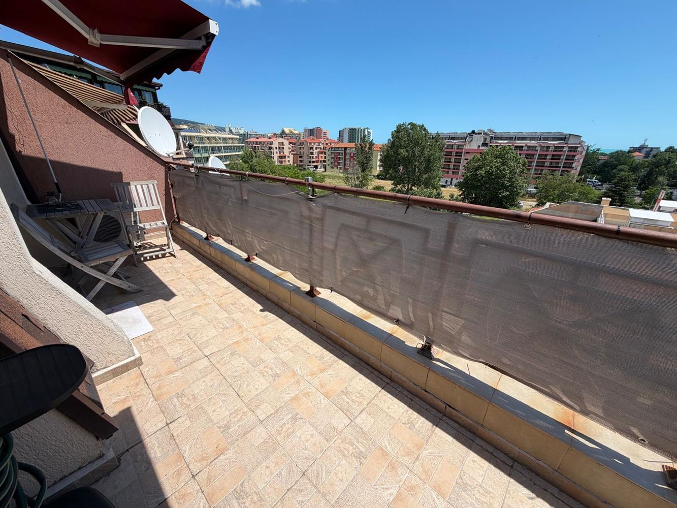 Apartmán s jednou ložnicí s výhledem na moře v uzavřeném komplexu na Slunečném pobřeží – připravený k užívání