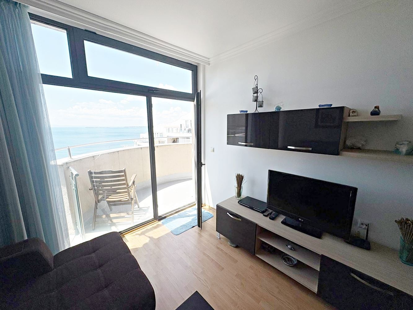 Luxusní apartmán s jednou ložnicí s panoramatickým výhledem na moře v první linii ve Sveti Vlas