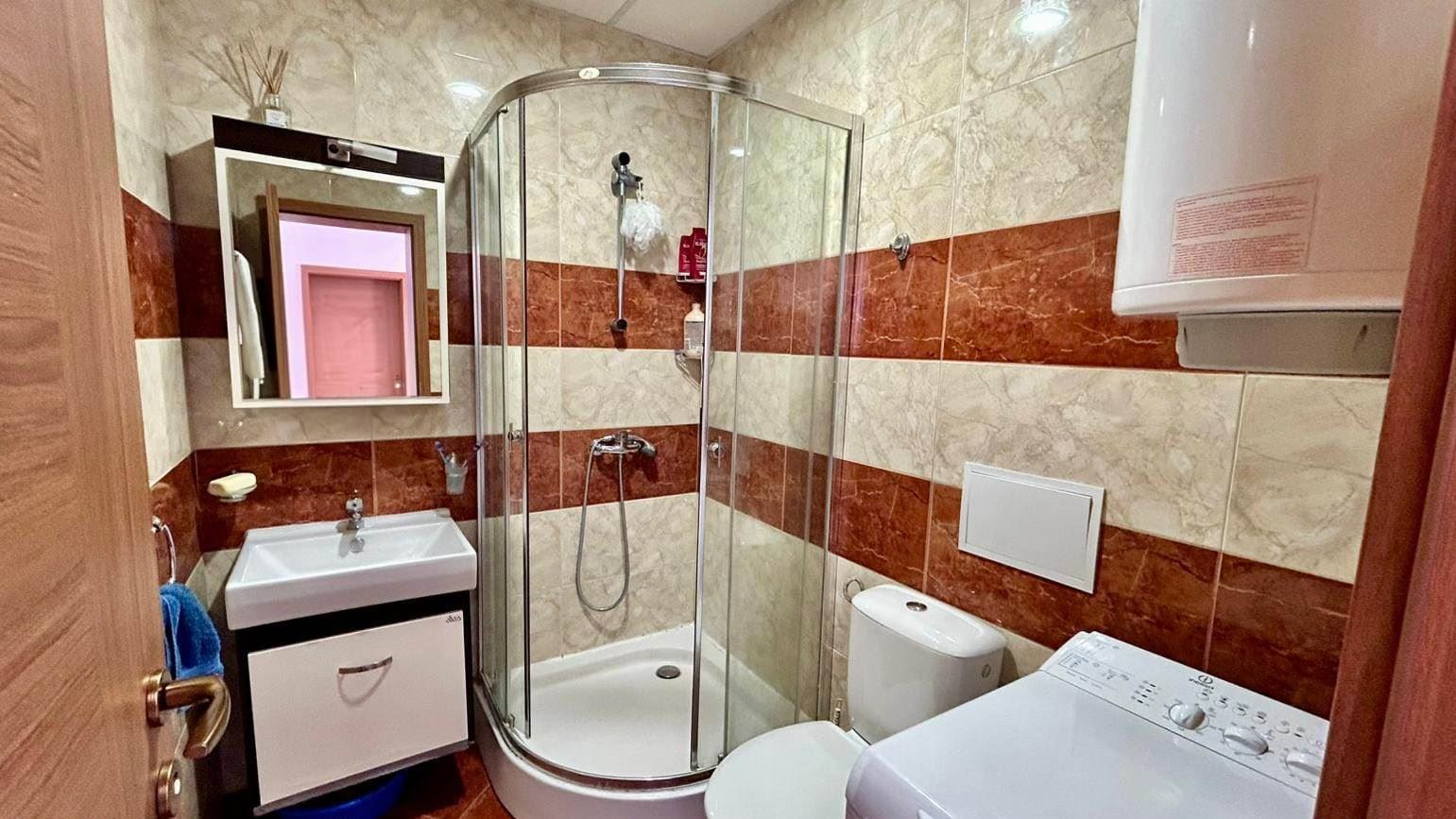 Sveti Vlas – apartmán se třemi ložnicemi s přímým panoramatickým výhledem na moře v komplexu na první linii