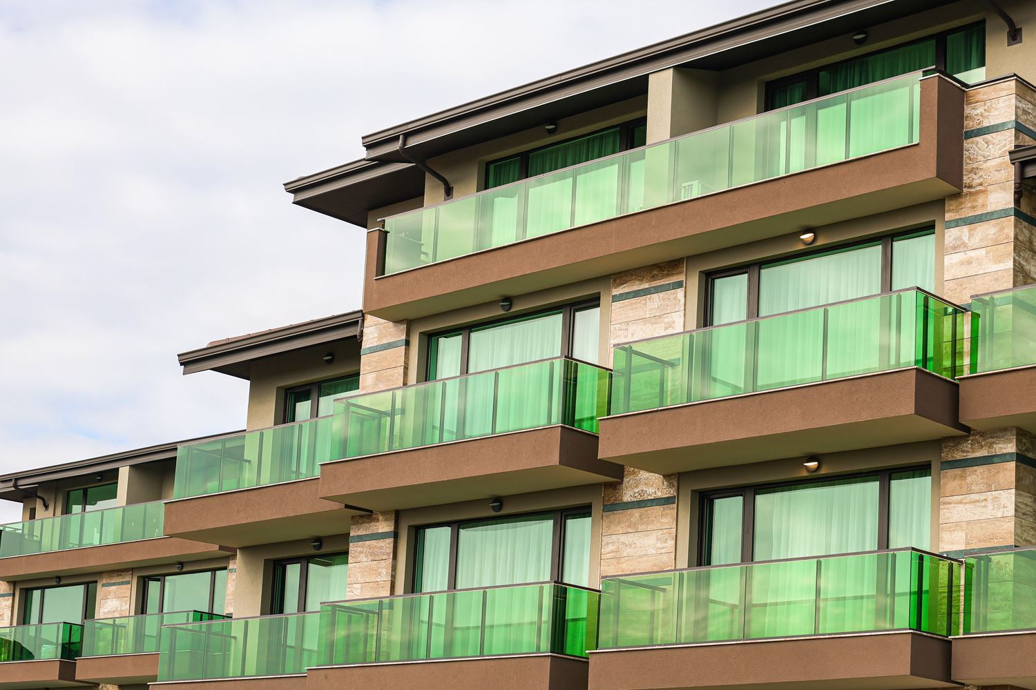 Apartmán se dvěma ložnicemi a panoramatickým výhledem na moře v klidném zeleném komplexu ve Slunečném pobřeží