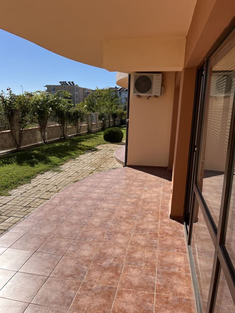 Zařízený byt se dvěma ložnicemi v komplexu v Ravdě, připravený k nastěhování