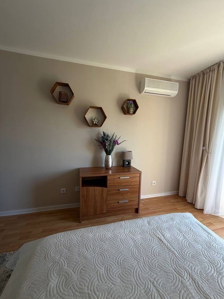 Prostorný apartmán se dvěma ložnicemi a výhledem na moře v první linii v Ravdě