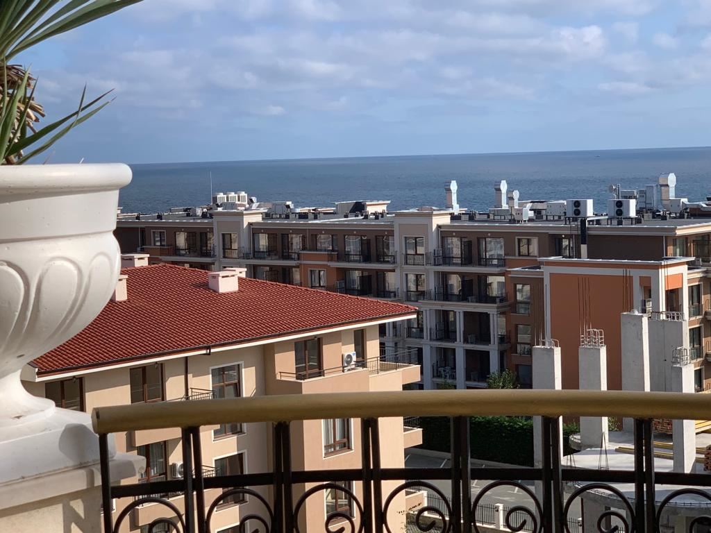 Luxusní apartmán s jednou ložnicí a výhledem na moře v prestižním komplexu 200 metrů od pláže ve Sveti Vlas