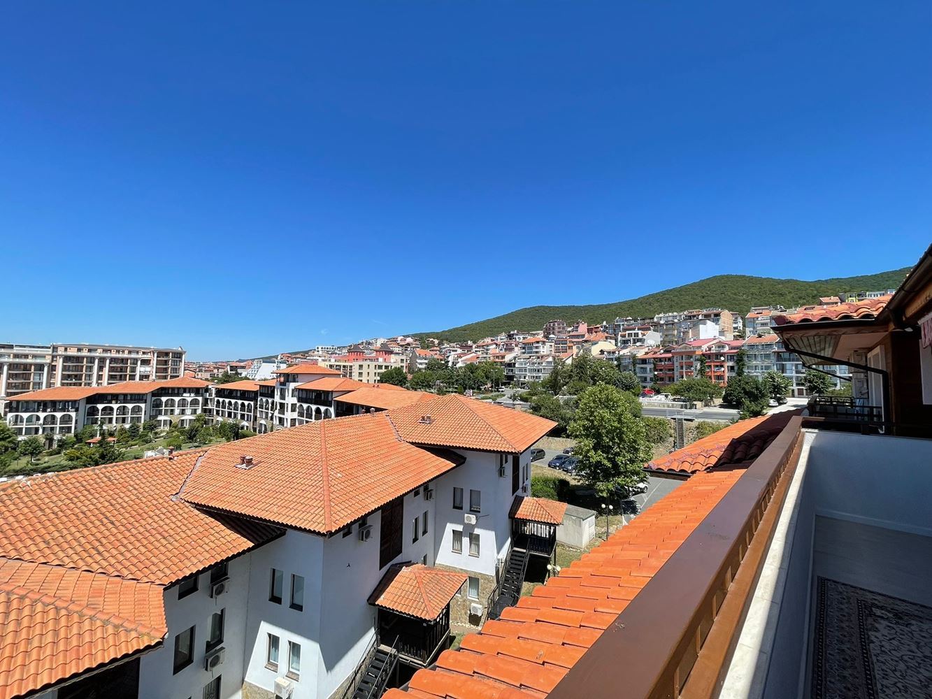 Panoramatický apartmán se třemi ložnicemi jen pár kroků od moře a jachtařského přístavu ve Sveti Vlas