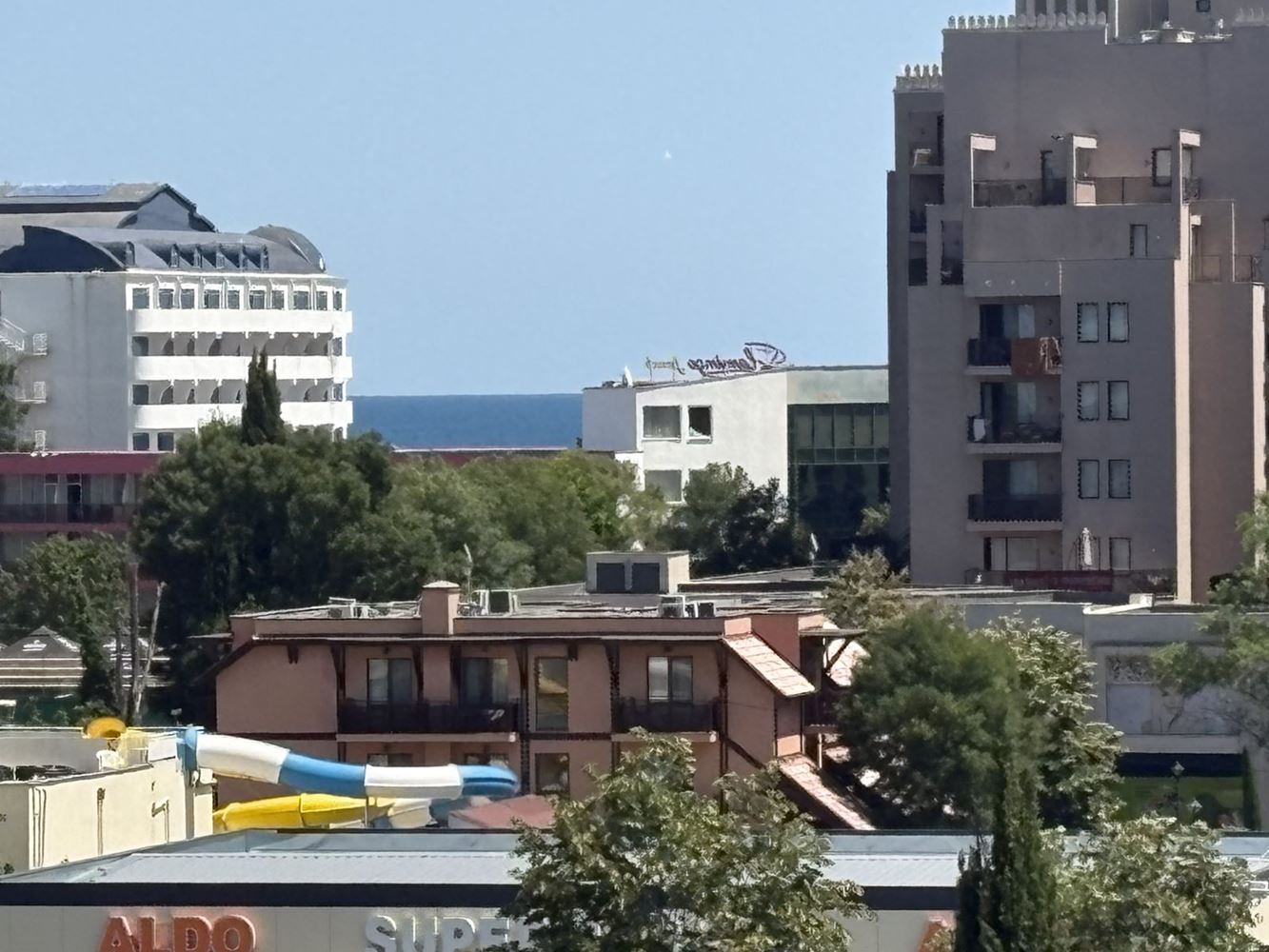 Prostorný mezonetový apartmán s jednou ložnicí v Sunny Beach – připravený k nastěhování, s nízkým poplatkem za údržbu