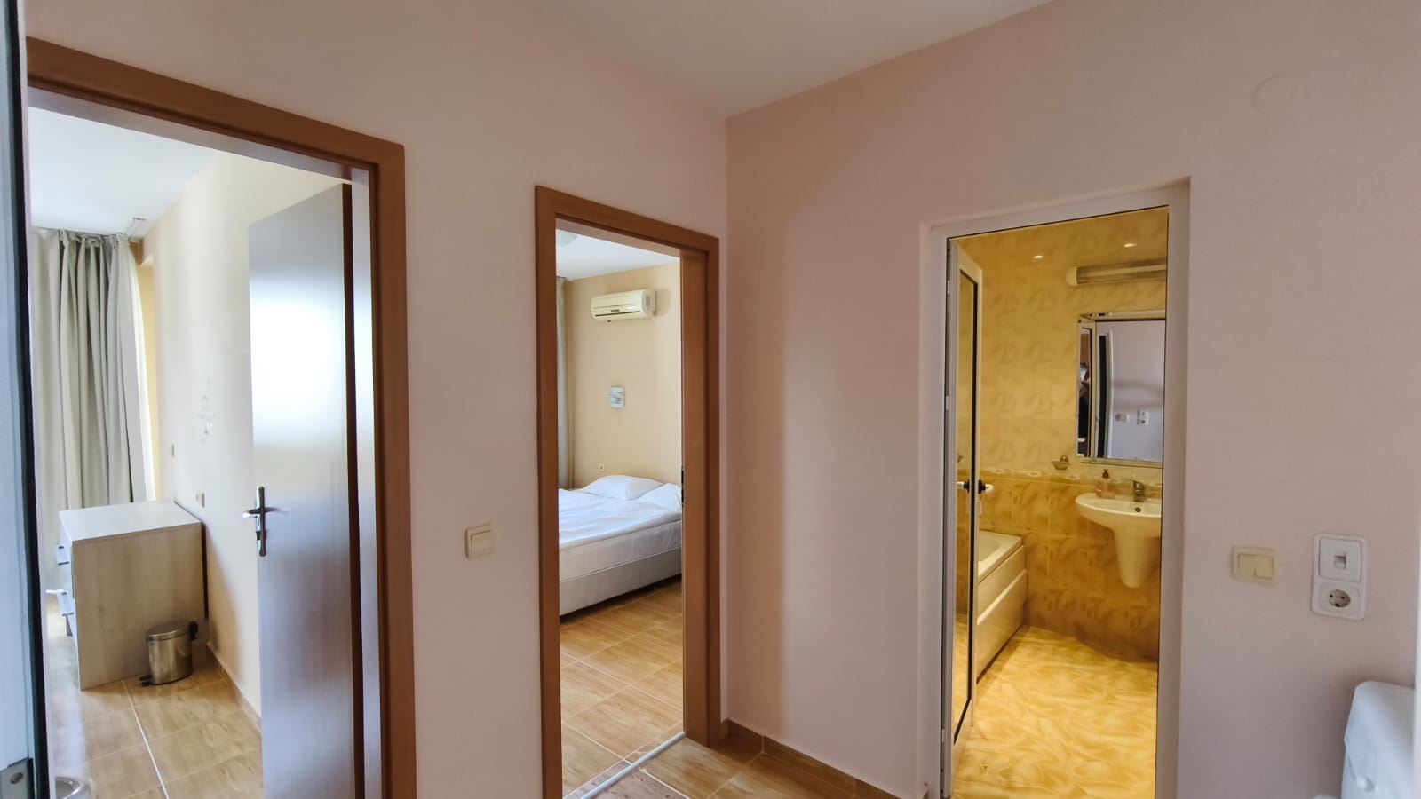 Prostorný apartmán se dvěma ložnicemi a výhledem na moře ve Sveti Vlas, 200 metrů od pláže