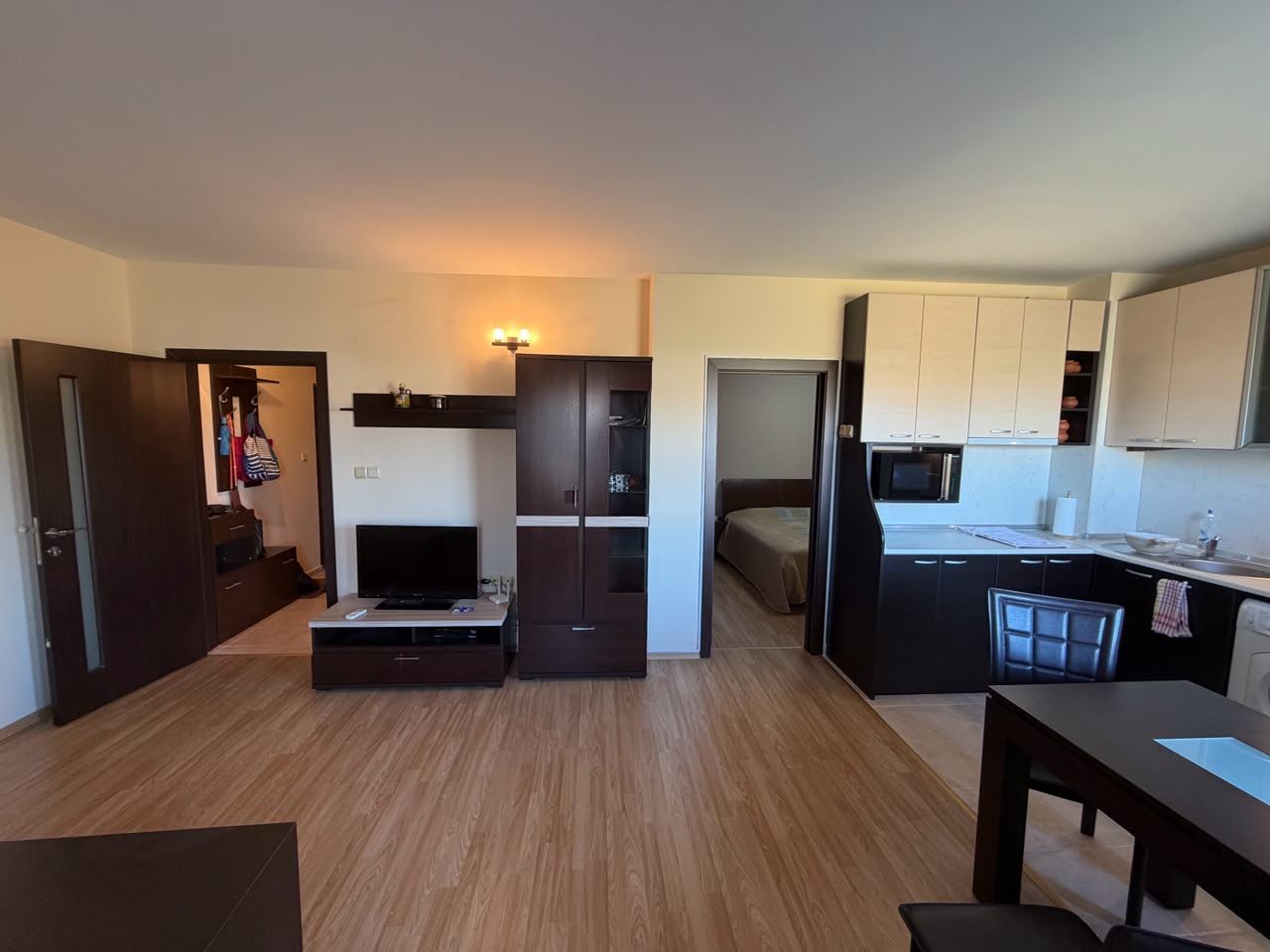 Útulný apartmán s jednou ložnicí v Ravdě v komplexu – připravený k bydlení