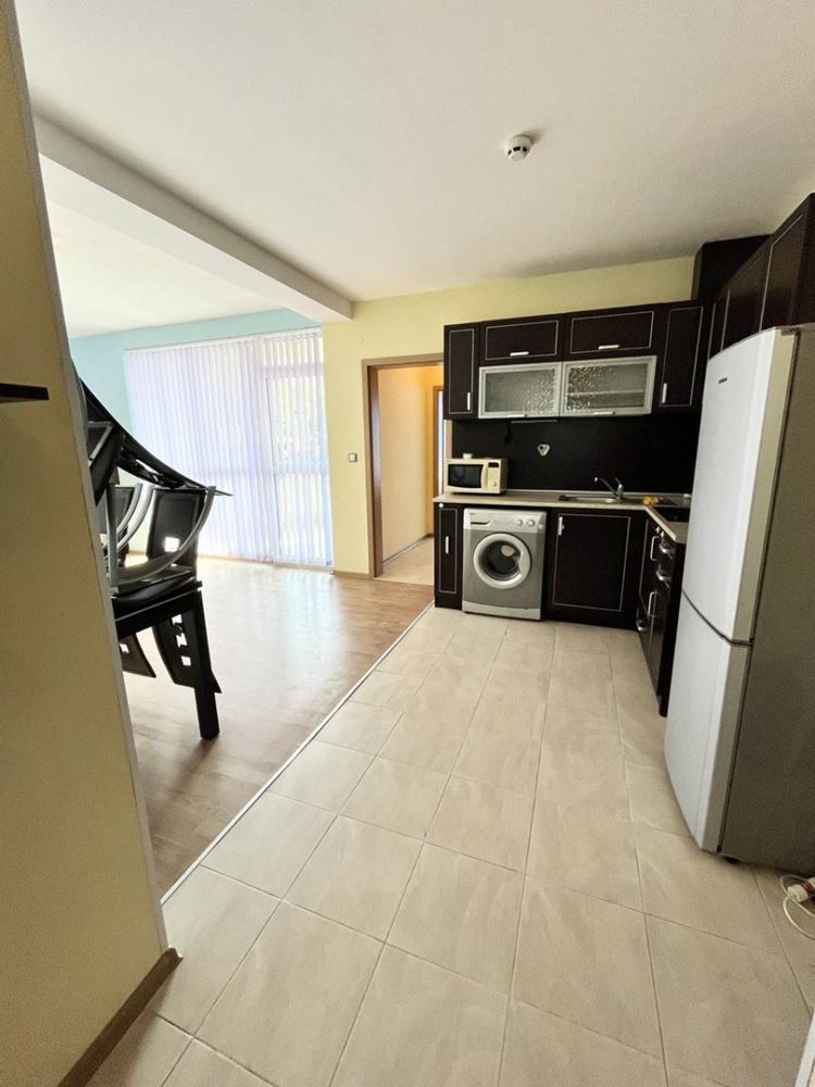 Prostorný apartmán s jednou ložnicí a výhledem na bazén ve skvěle udržovaném komplexu v Pomorie