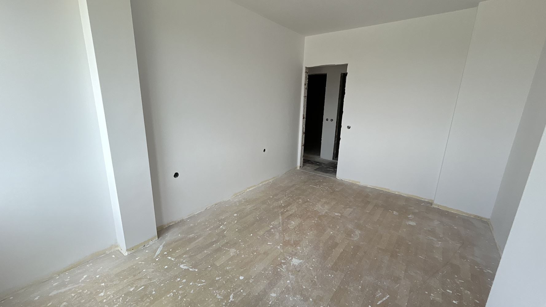 Luxusní byt se dvěma ložnicemi v první linii u moře na Slunečném pobřeží – panoramatický výhled na moře a prestižní lokalita