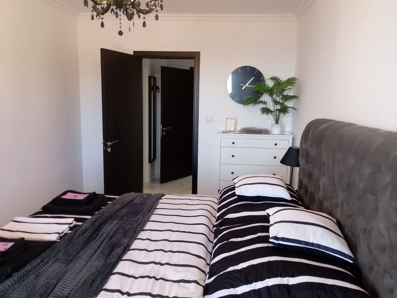 Luxusní třípokojový byt s panoramatickým výhledem na moře a hory v exkluzivním komplexu ve Sveti Vlasu