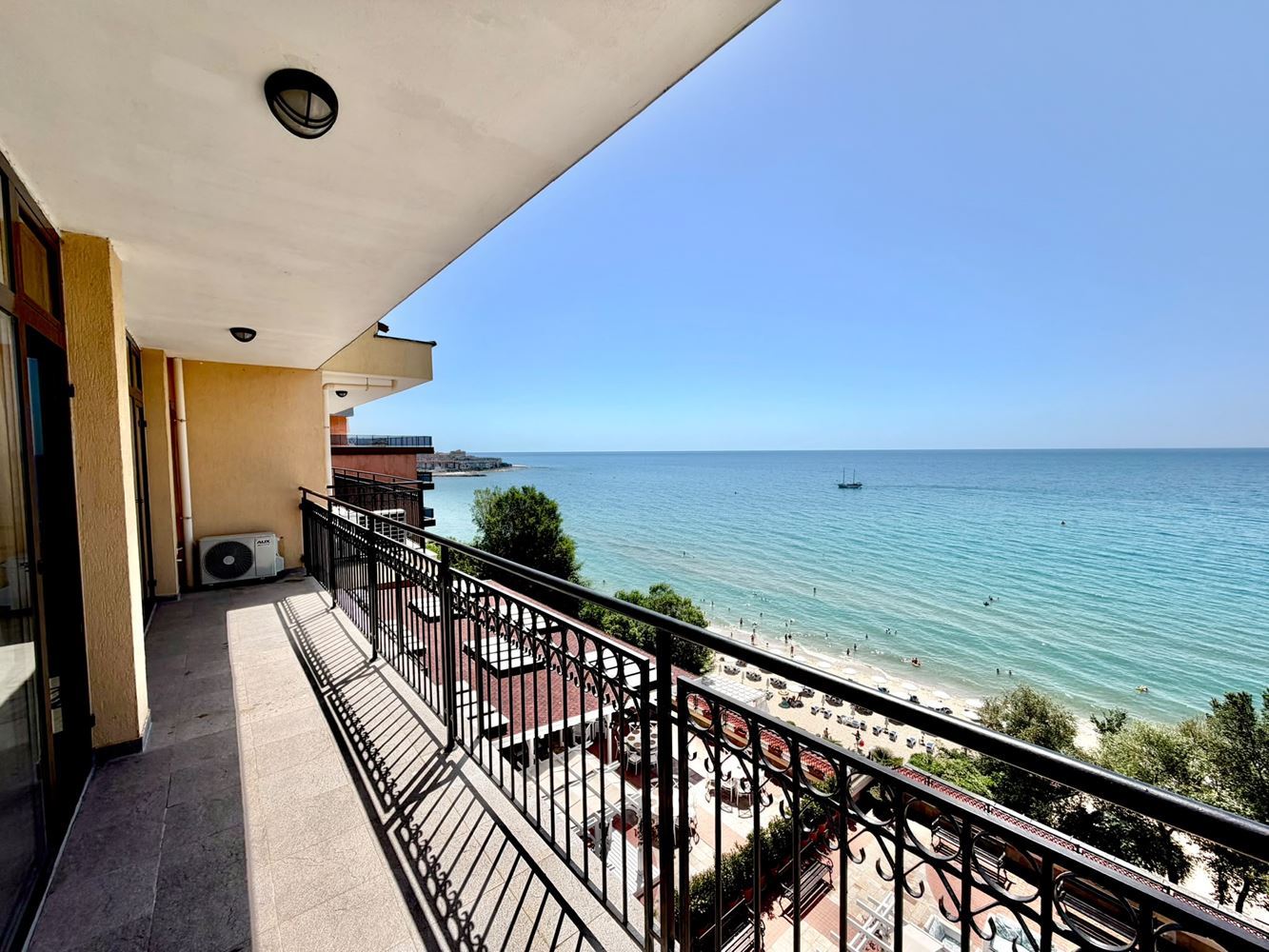 Apartmán s jednou ložnicí s panoramatickým výhledem na moře v první linii u moře ve Svatém Vlasu