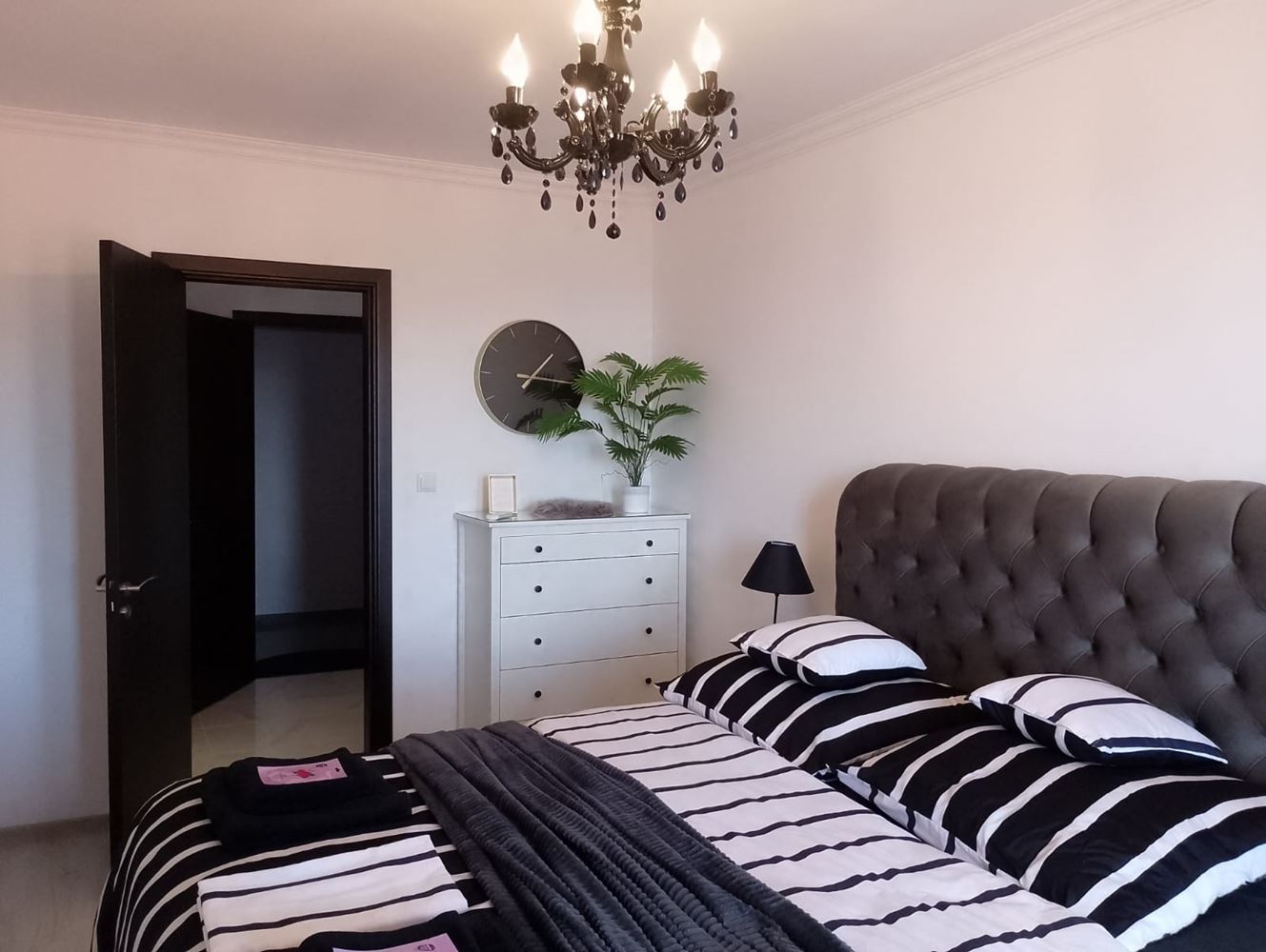 Luxusní třípokojový byt s panoramatickým výhledem na moře a hory v exkluzivním komplexu ve Sveti Vlasu