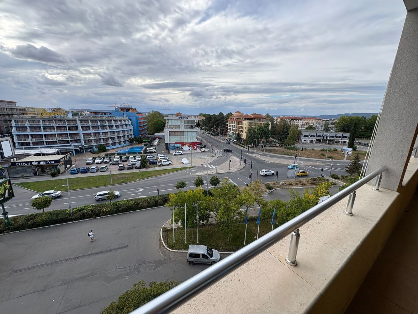 Apartmán se dvěma ložnicemi ve Slunečném pobřeží – prostornost, vybavení a zábava v rekreačním komplexu