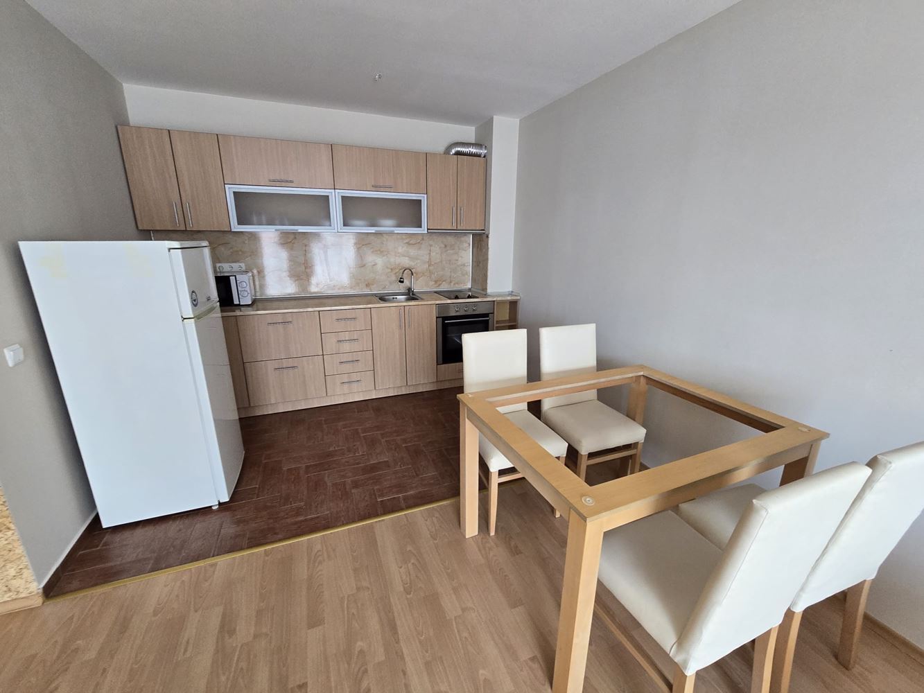 Nádherný apartmán s jednou ložnicí ve Sveti Vlas s výhledem na moře – vynikající investice jen pár kroků od pláže