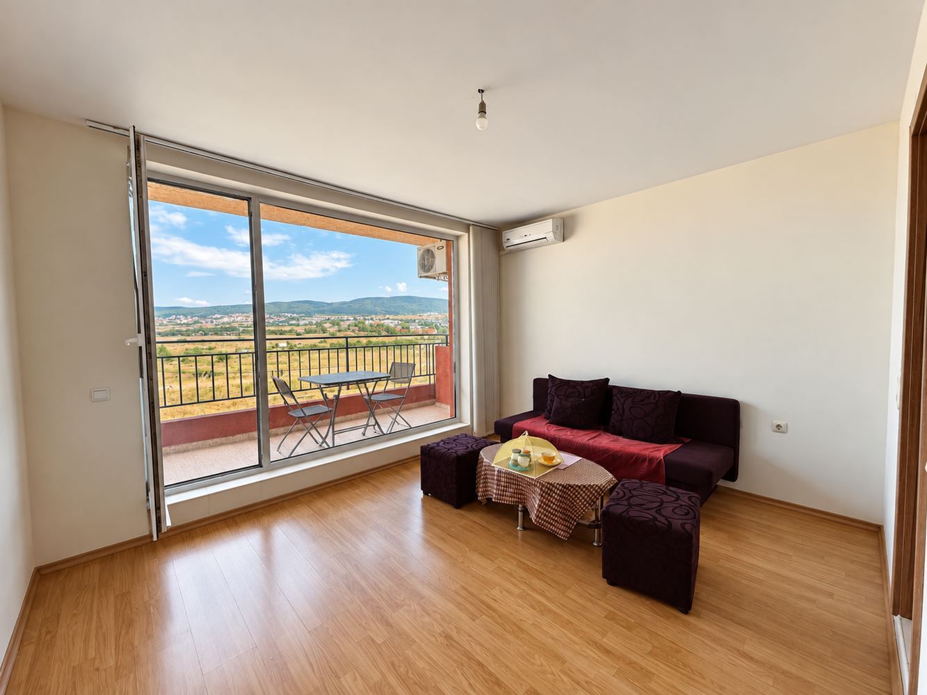 Světlé a prostorné panoramatické studio v oblíbeném komplexu ve Slunečném pobřeží