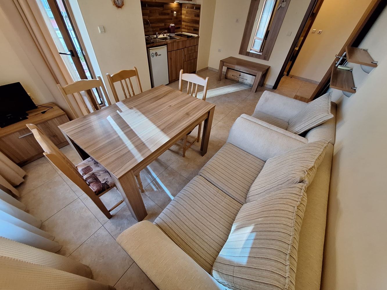 Byt s jednou ložnicí s panoramatickým výhledem na bazén – Slunečné pobřeží, jen 300 m od moře