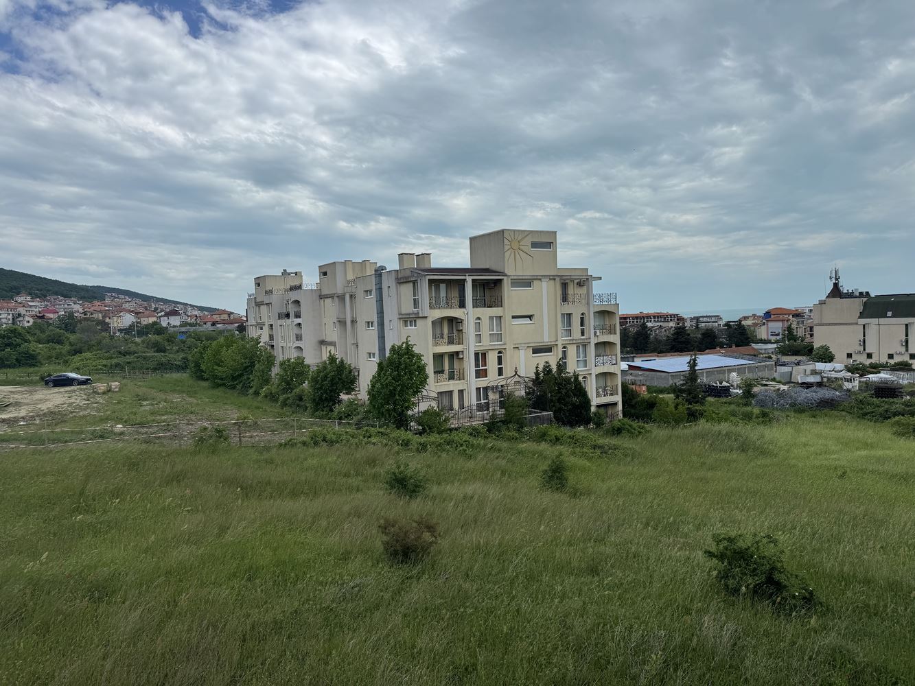 Kompaktní studio s panoramatickým výhledem na hory ve Sveti Vlasu – komfort, příroda a vynikající infrastruktura