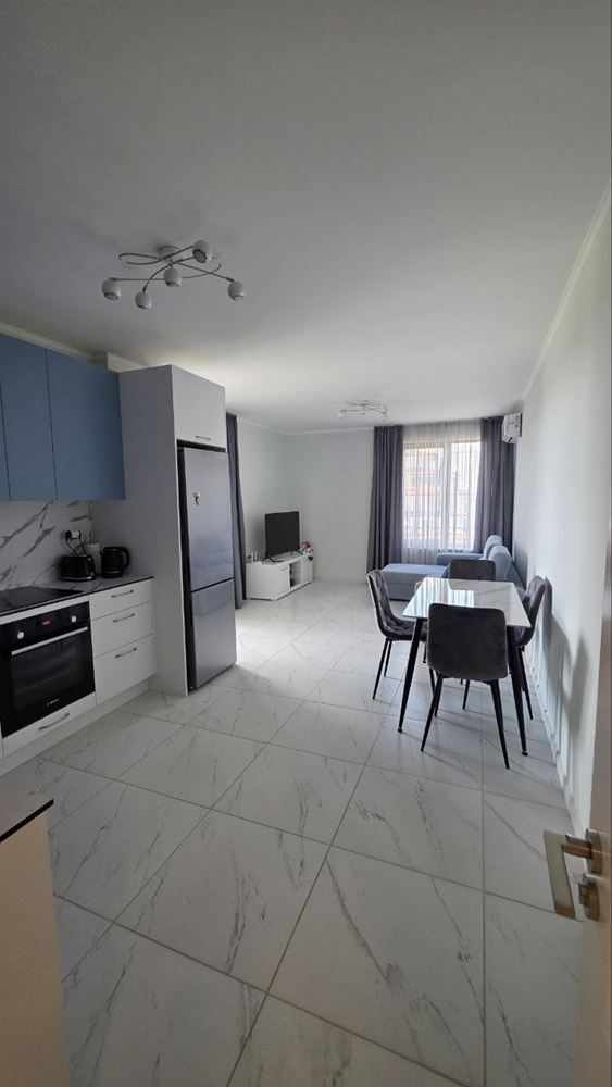 Prostorný apartmán se dvěma ložnicemi s částečným výhledem na moře v prestižním komplexu v Nesebaru – připravený pro své nové majitele