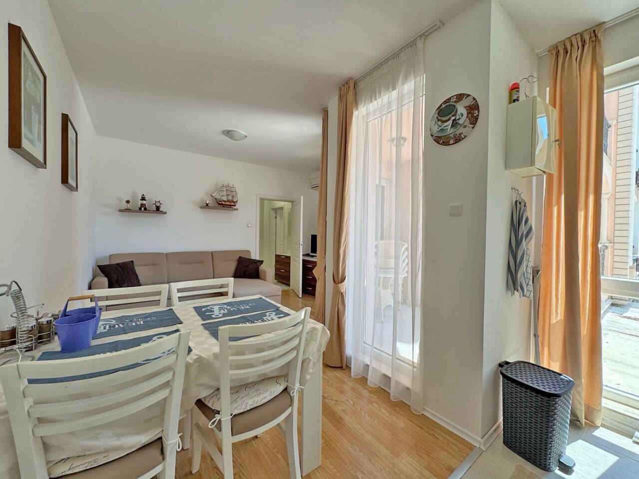 Elegantní apartmán s jednou ložnicí s výhledem na bazén v luxusním komplexu na Slunečném pobřeží