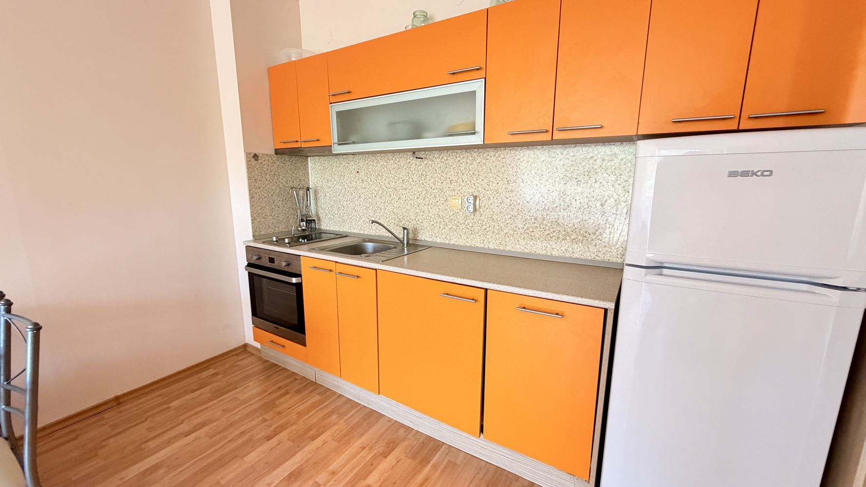 Slunečné pobřeží: apartmán s jednou ložnicí 300 metrů od pláže – komfort, kvalita a skvělá investice