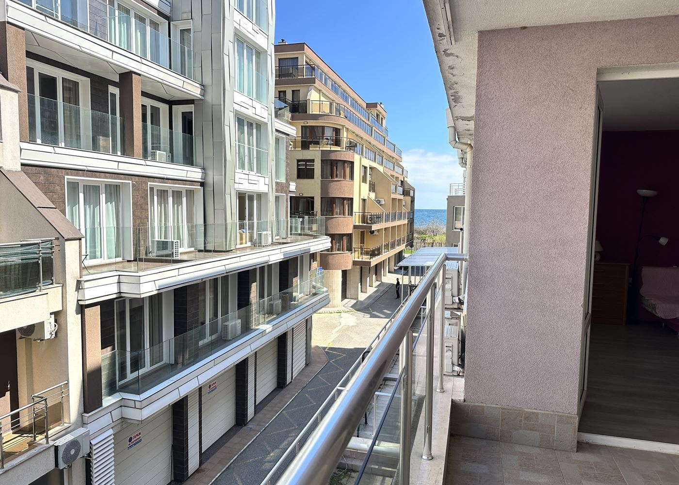 Byt s jednou ložnicí 100 m od pláže v Pomorie – komfort, pohodlí a výhled na moře