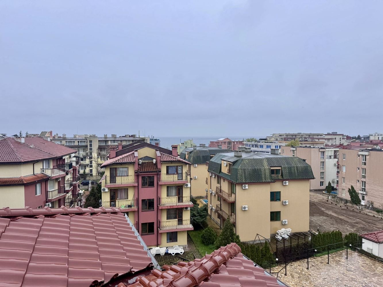 Apartmán s jednou ložnicí a panoramatickým výhledem na moře v Nesebaru – pouze 200 m od pláže, skvělá investice i domov u moře