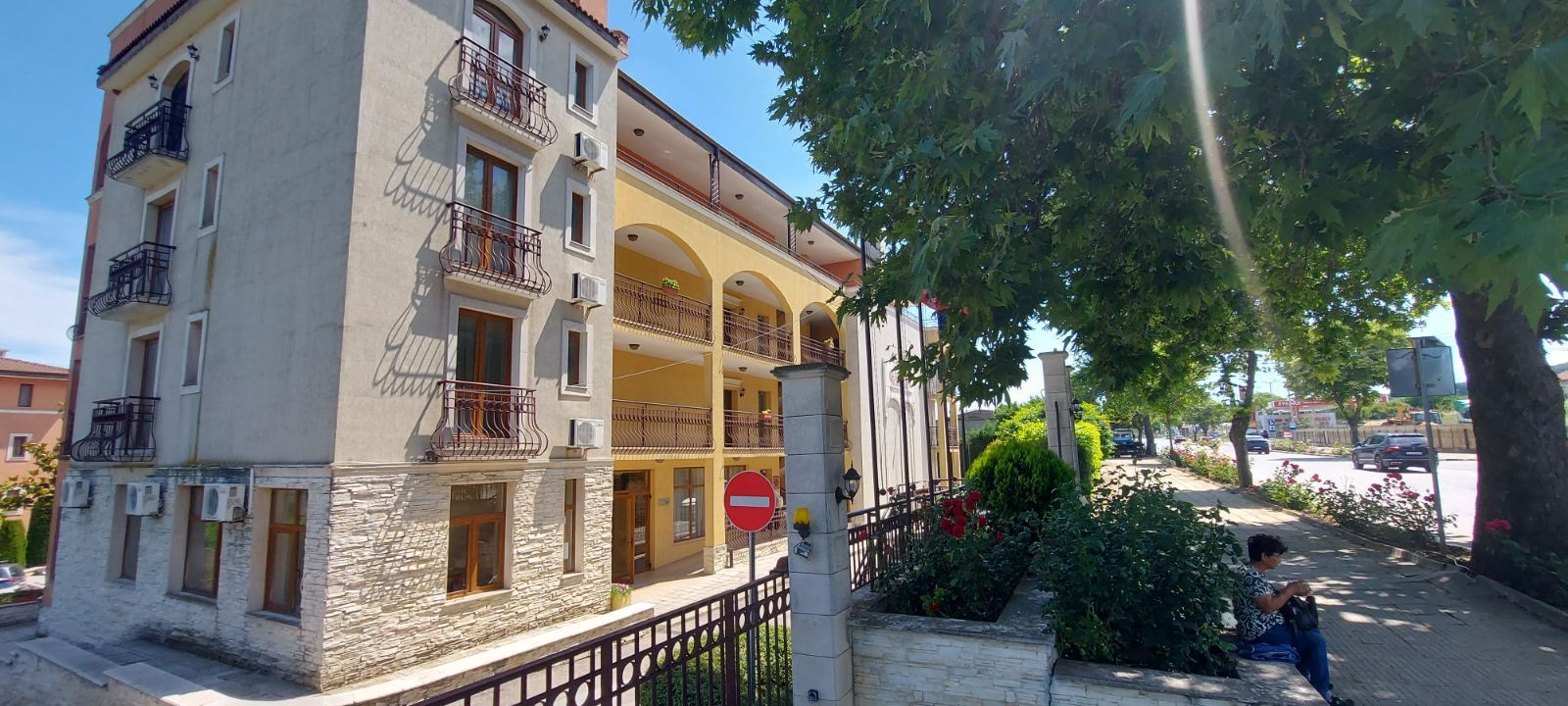 Prostorné studio v komplexu ve městě Obzor, obklopené zelení a jen krátkou procházkou od moře