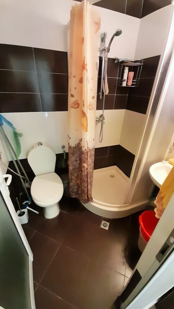 Komfortní apartmán s jednou ložnicí v celoročně fungujícím komplexu s parkováním v čtvrti Sarafovo