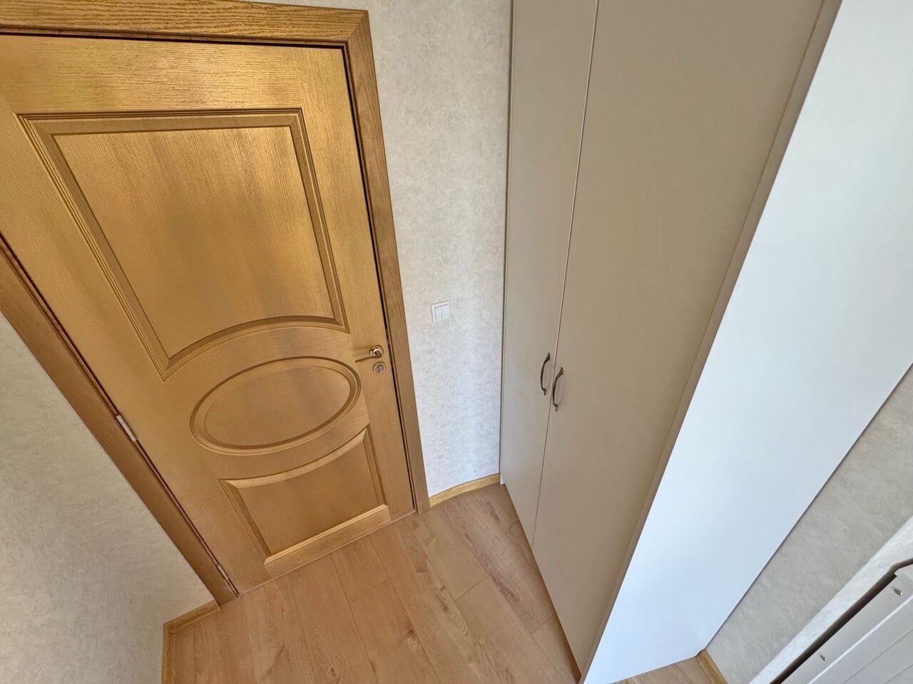 Světlé studio v luxusním komplexu – skvělý komfort u bazénu