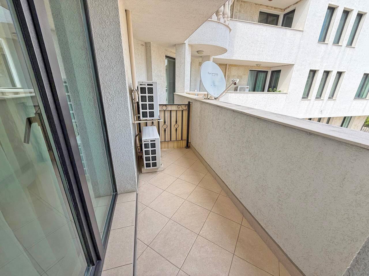 Elegantní apartmán s jednou ložnicí ve Svatém Vlasu – komfort, klid a středomořský styl v blízkosti moře