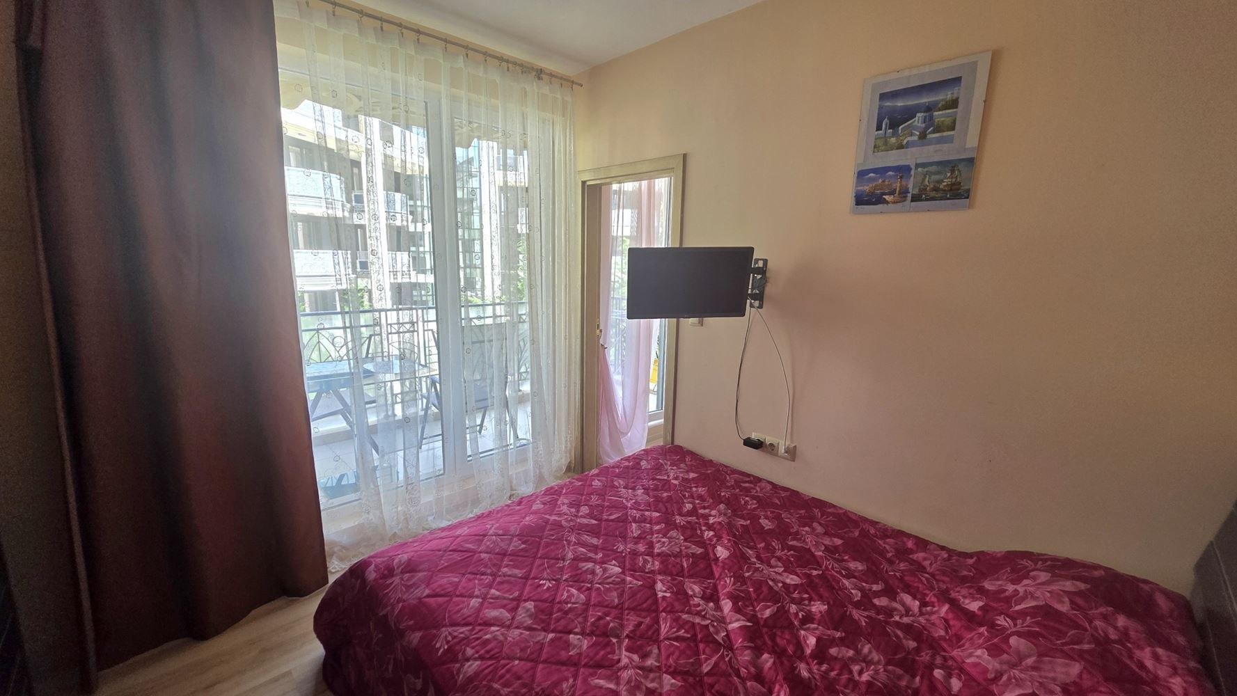 Apartmán s jednou ložnicí obklopený zelení a komfortem na Slunečném pobřeží – skvělá investice a útulný rekreační domov