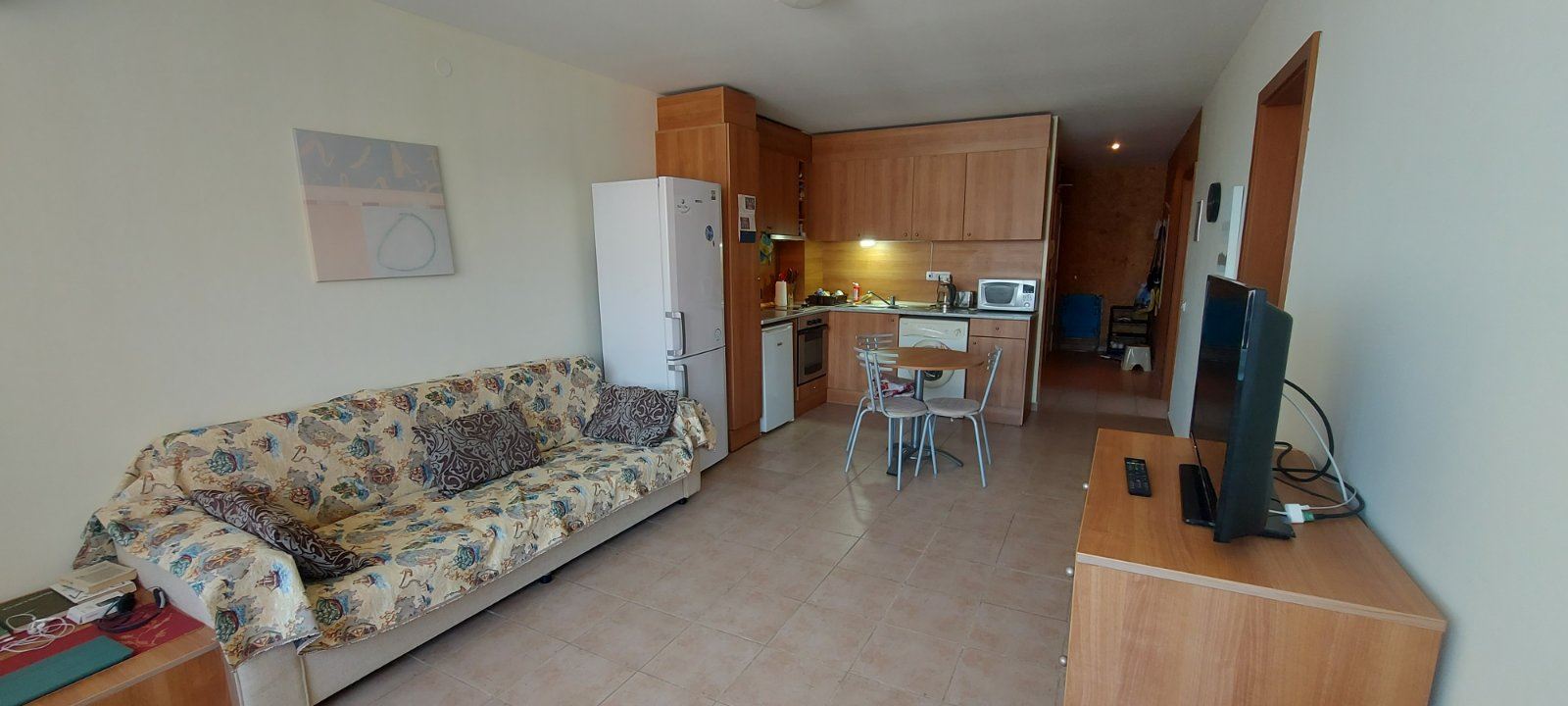 Prostorný apartmán se dvěma ložnicemi a výhledem na moře v první linii u moře – připraven k nastěhování