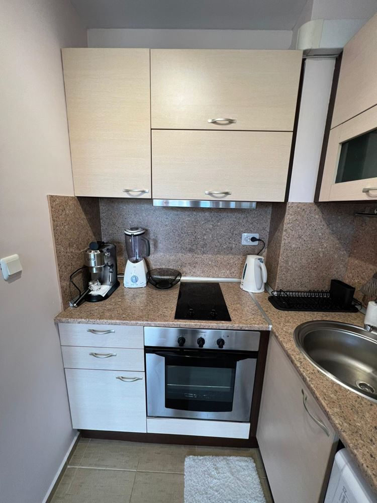 Prostorné studio s výhledem na bazén v Sunny Beach – plně zařízené