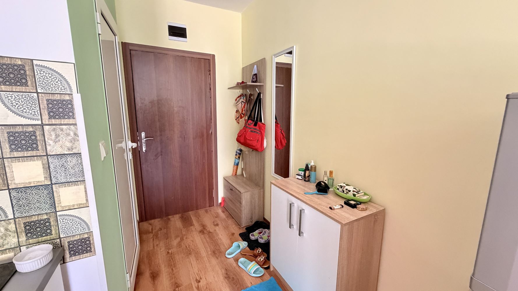 Apartmán s jednou ložnicí v Sunny Beach – klid, zeleň a komfort v srdci letoviska