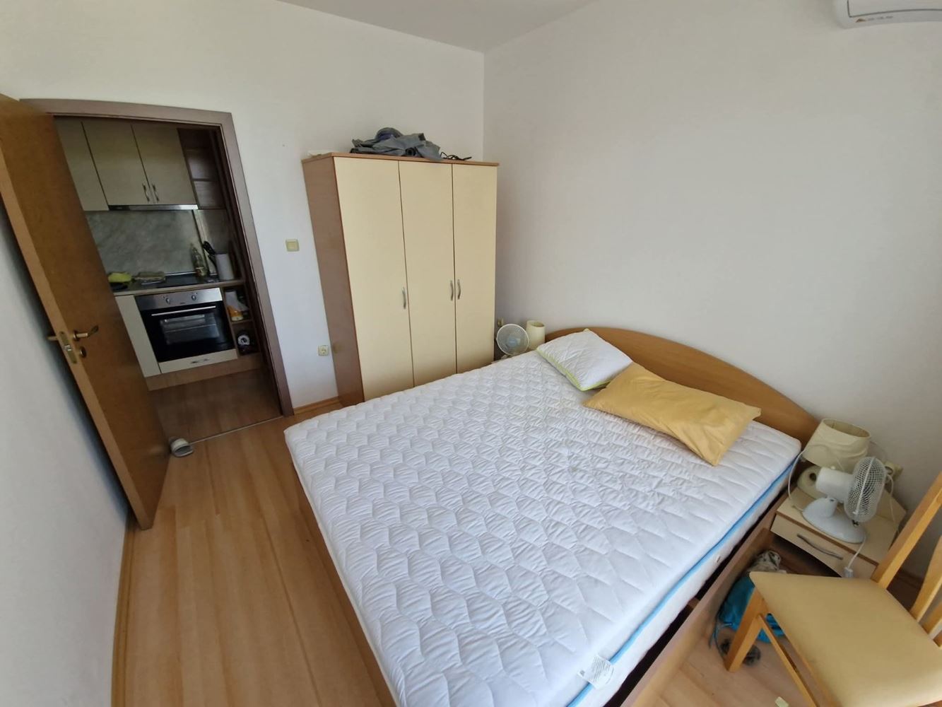 Apartmán s jednou ložnicí s výhledem na bazén v perfektně udržovaném komplexu – ideální pro dovolenou i investici