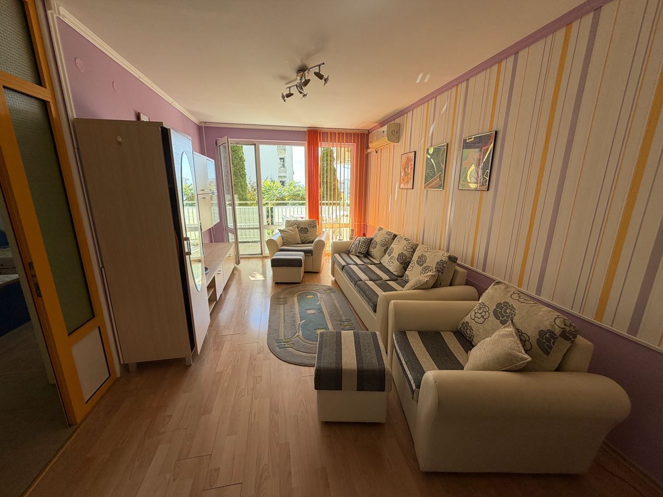 Apartmán s jednou ložnicí, prostornou terasou a výhledem na moře ve Sveti Vlas – 300 metrů od pláže