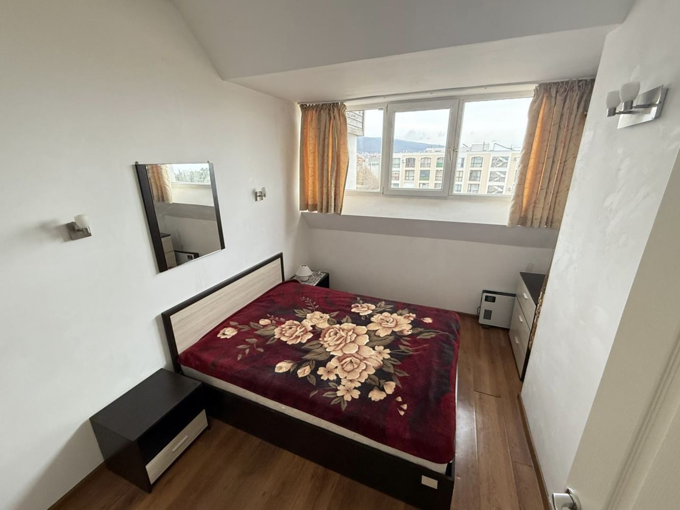 Dvouložnicový apartmán s výhledem na moře ve Sveti Vlas – skvělá investice do hotové nemovitosti