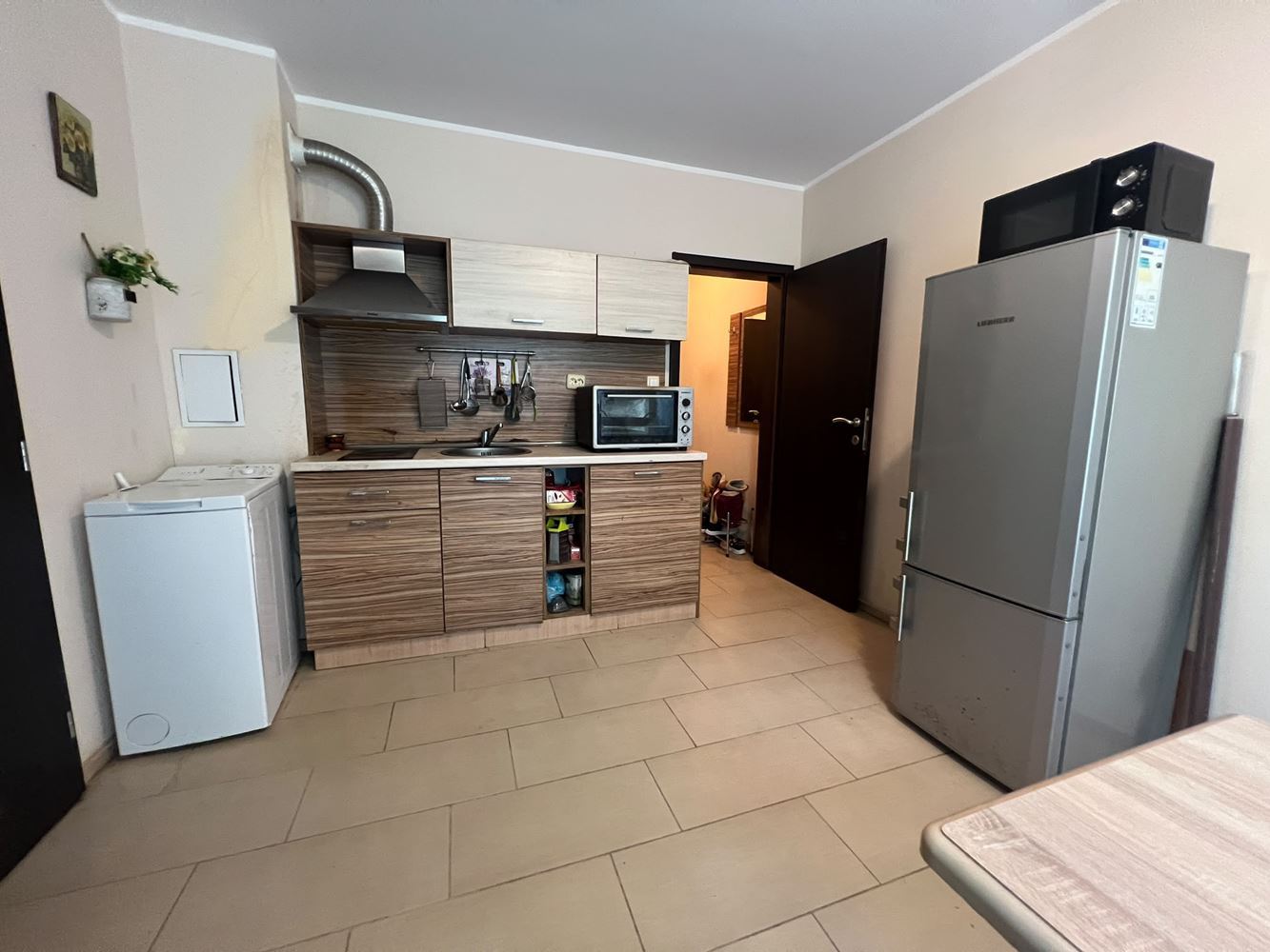Atraktivní apartmán s jednou ložnicí obklopený zelení v klubovém komplexu v Sunny Beach