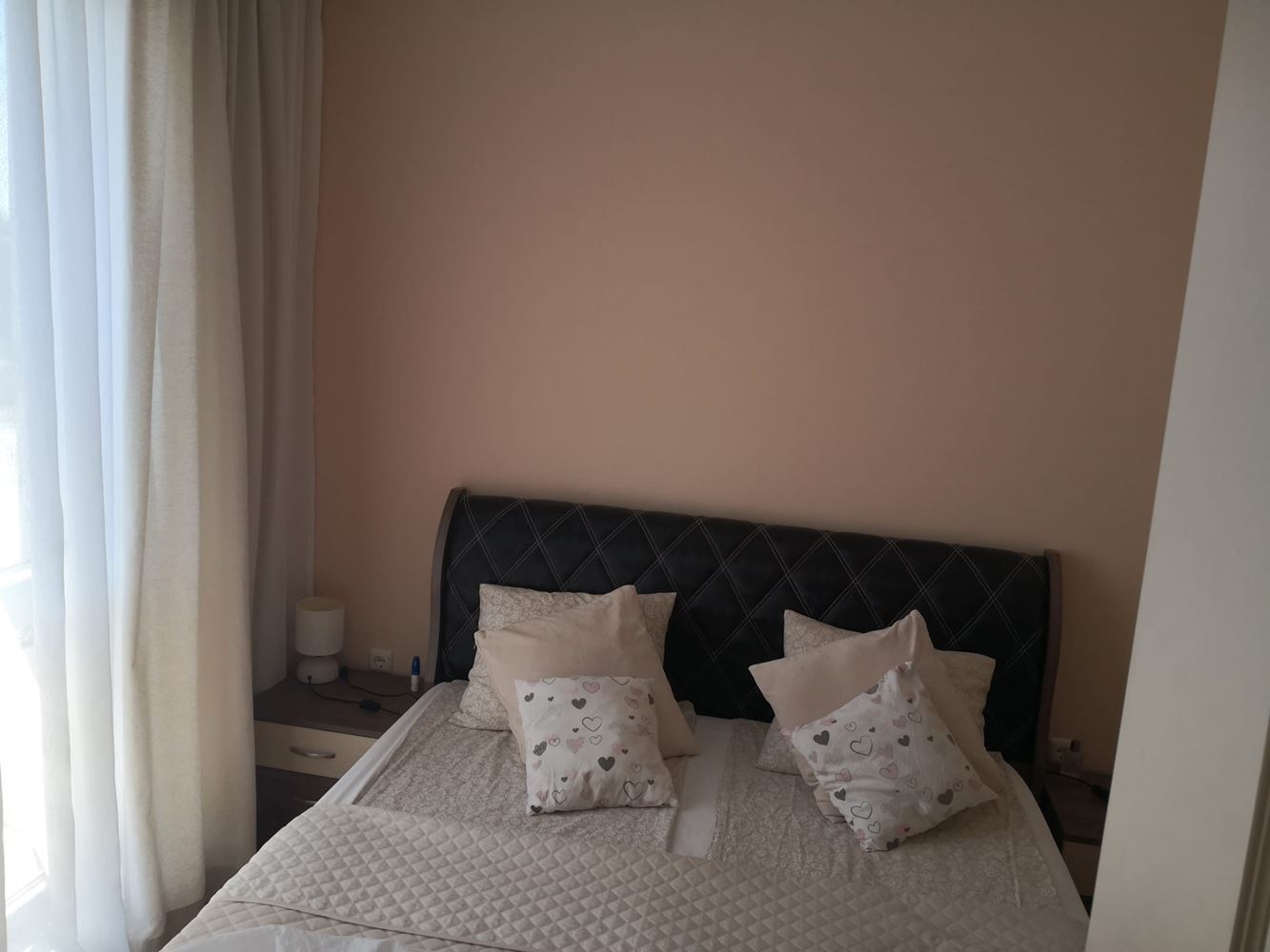 Prostorný apartmán se dvěma ložnicemi s výhledem na bazén a zahradu – plně zařízený v moderním komplexu na Slunečním pobřeží