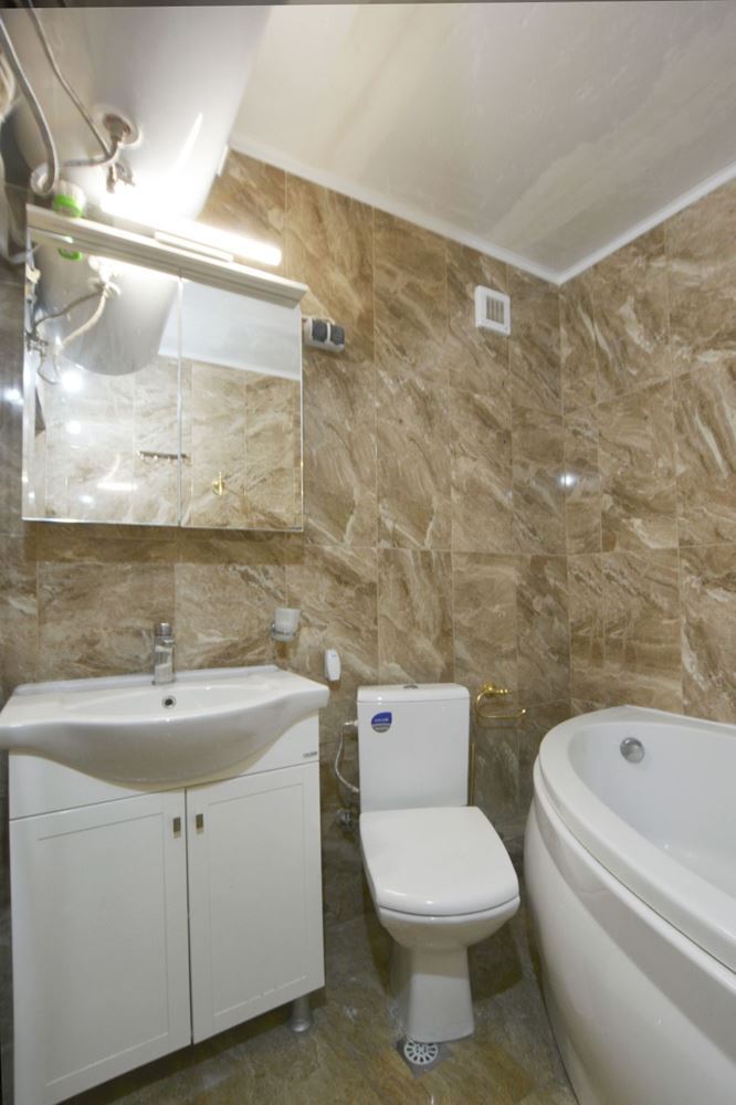 Luxusní třípokojový apartmán s výhledem na moře na první linii v Ravdě – 114 m², dvě terasy a maximální komfort