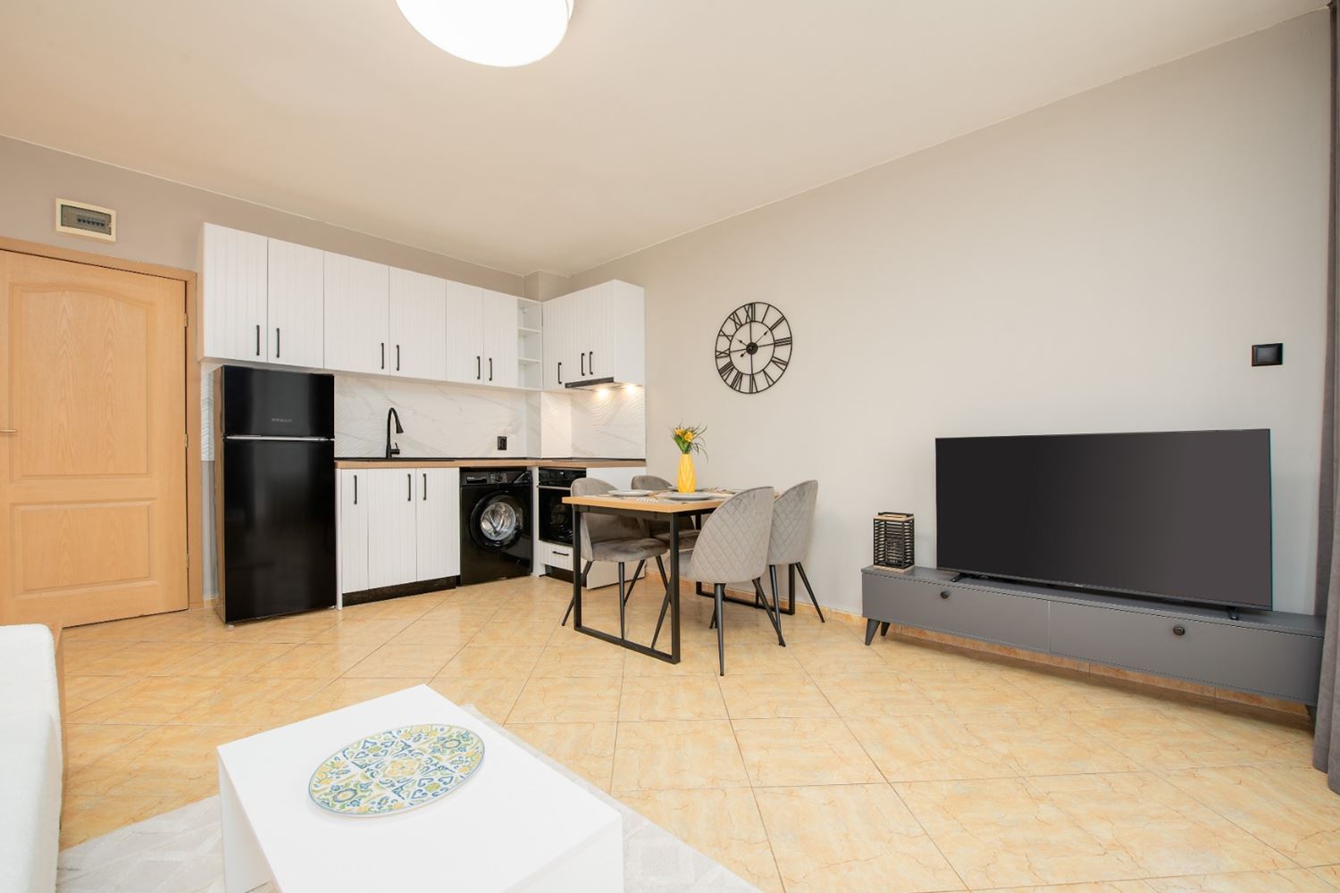 Stylově zrekonstruovaný byt se dvěma ložnicemi v udržovaném komplexu v Slunečném pobřeží – komfort, klid a výborná lokalita